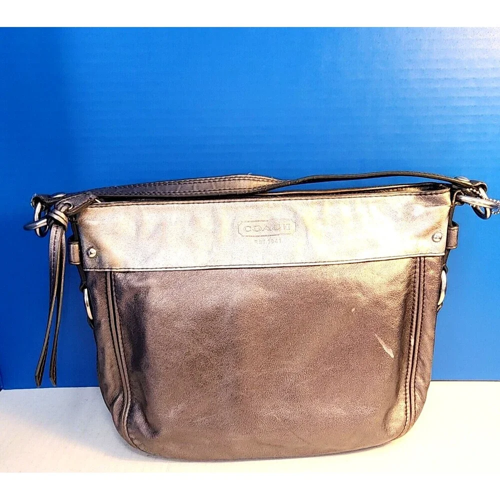 Coach Caramel and Brown Leather Shoulder Bag Size Medium